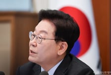 李대통령 "뒷골목이나 SNS 속 국민과 소통은 대표 공복 책무"