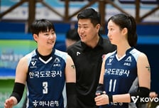[공식발표] '우승 감독 경질' 7개월 만에 정식 사령탑 확정! 김영래 대행, 도로공사 감독 승격... 컵대회 준우승 인정받았다