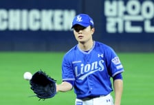 [포토] '8회말 책임진' 이승민