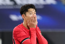 '역대급' 韓 축구 국제망신 "손흥민 왕따설·협회 경찰 조사·96파벌... 끝없는 나락" 英 유력지 집중 분석