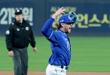 [포토]'5회말 2,3루 위기 카스트로 삼진처리하며 환호' 페덱