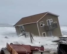 [더영상]5억원 별장 파도에 '와르르'…132명 사망 中여객기 '고의 추락'