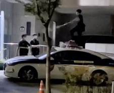 [더영상]"경찰 나와!" 만취 난동 10대…담배 꺼달란 요청에 손찌검한 男