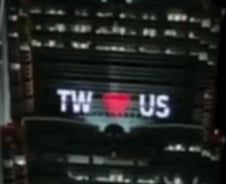 [더영상] 펠로시 뜨자 랜드마크에 '대만♥미국'…中 해변선 '탱크 행렬'이