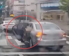 [더영상] 짐 때문에 뒷문 열고 달린 차…51명 당한 '손목치기' 보험사기