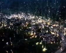 [더영상] 우크라 마을에 쏟아진 러軍 폭탄…낚시줄에 걸린 상어의 역습