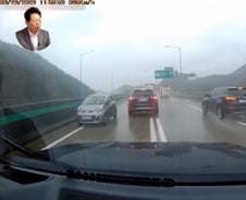 [더영상] 경적에도 '쌩' 고속도로 역주행…"번호 줘" 女알바 성희롱한 노인