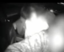 [더영상] 제 발로 타고 "납치됐다" 만취승객 기행…美 스키장 한복판 '야생 흑곰'