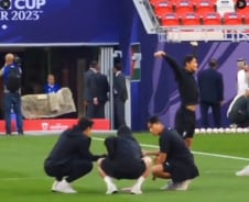 [더영상] 이강인 3인방, 4강 앞두고 물병놀이…고압선 훔치다 '지지직' 감전사