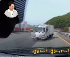 [더영상] 손녀 태운 60대, 급발진에 '당황'…사람 쓰러졌는데도 '찰칵'