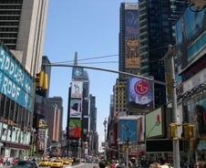 [르포]"뉴욕 휴대폰, 지하철에선 고철"