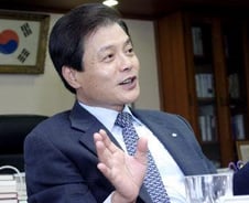 생사기로 수협 회생..'따뜻한 카리스마'