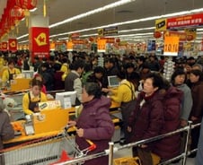 [르포]판매대마다 '북적' 30~40명씩 줄서