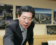 "1만가구 단지 전체가 영어마을이자 특급호텔"