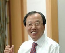 "부산,울산,경남 잇는 동남경제권 은행되겠다"