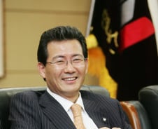 "제도권과 사금융 틈새시장 개척"