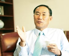 "4연임 비결? 적자社 살리는 외길 달렸을뿐"