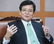 "머리는 차갑게 가슴은 따뜻하게"