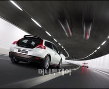 [시승기]볼보 C30, 디자인에 성능까지 'UP'