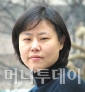 [기자수첩] 뒤쳐지는 한국 휴대폰
