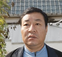 "대지 50평이면 아파트도 50평쯤 줘야죠"