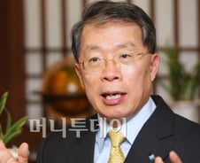 "민영화·증권업...고객 보고 간다"