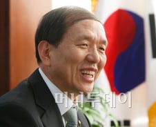 '약대교수 22년' 연구.대외활동 적극적