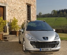 [시승기]'세단+해치백'의 시너지?..푸조207SW