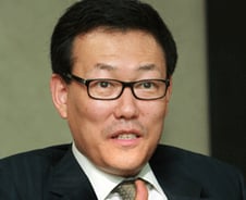 "투자도 M&A도 기다림의 싸움"