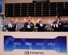 [현장+]LG이노텍 38년만의 코스피 데뷔