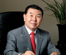 [CEO칼럼]제약산업, 우산 거두지 말길