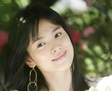 진로, 송혜교 앞세워 소주 신제품 내놓는다