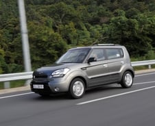 [시승기]튀는 디자인, 무난한 성능 '쏘울'