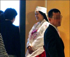 '예비엄마' 김희선 결혼식 참석