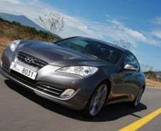 [시승기]큰덩치+탄탄한 기본기 '제네시스쿠페'