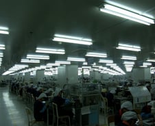 [르포]경기 침체에 '증설' 나서는 아이엠 中 공장