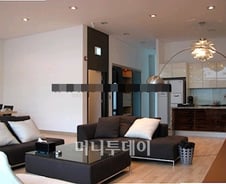 [사진]故장자연 '스위트룸' 홈바 갖춰-2