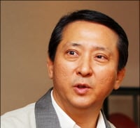 '위엔 직언, 아래엔 배려' 직원 기살리는 CEO