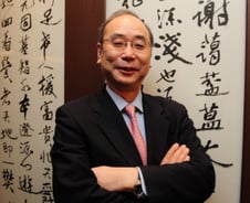 "사시미에 초고추장? 허허 글쎄요"