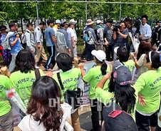 [르포]출근투쟁 vs 옥쇄파업 '비극의 현장'