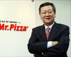피자헛 누른 미스터피자 "세계 입맛 잡겠다"