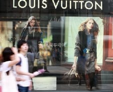 루이비통, 백화점 '무료'입점 논란