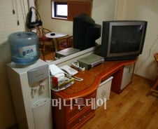 [사진]유진박 머물던 군포 모텔방 집기들