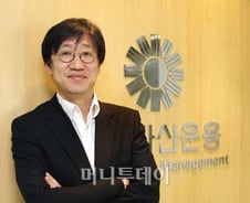 감각적 베팅으로 '마법의 성' 만드는 승부사