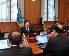 李대통령 "신종플루 백신, 먼저 맞지않겠다"