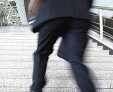 샐러리맨의 꿈 그리고 벽, 억대 연봉