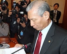 한은, 금리동결… 9개월째 2%(상보)