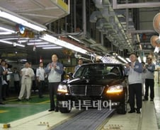 쌍용차, '파산' 면했지만‥M&A 등 '산 넘어 산'