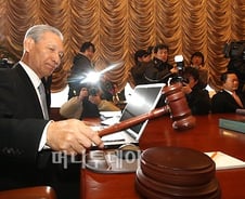 한은, 금리 2%서 11개월째 동결(상보)