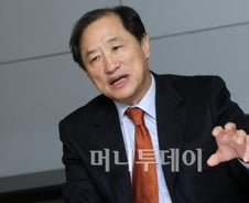 "낡은 비즈니스모델 버려야 산다"